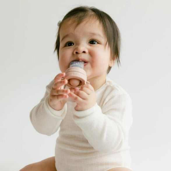 "BIBS" - Baby Feeder