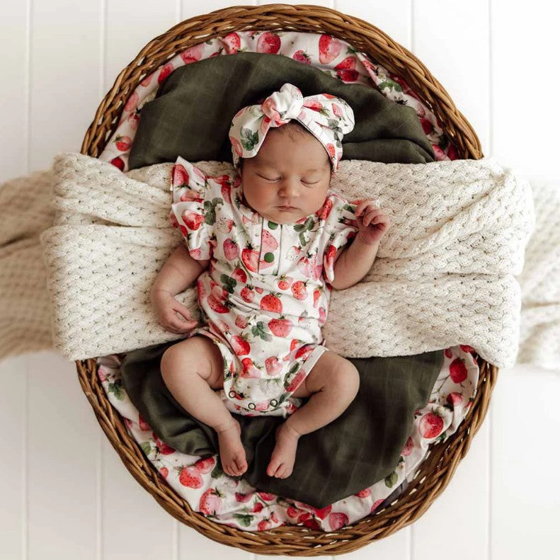 "Snuggle Hunny" - Short Sleeve Bodysuit - Strawberry