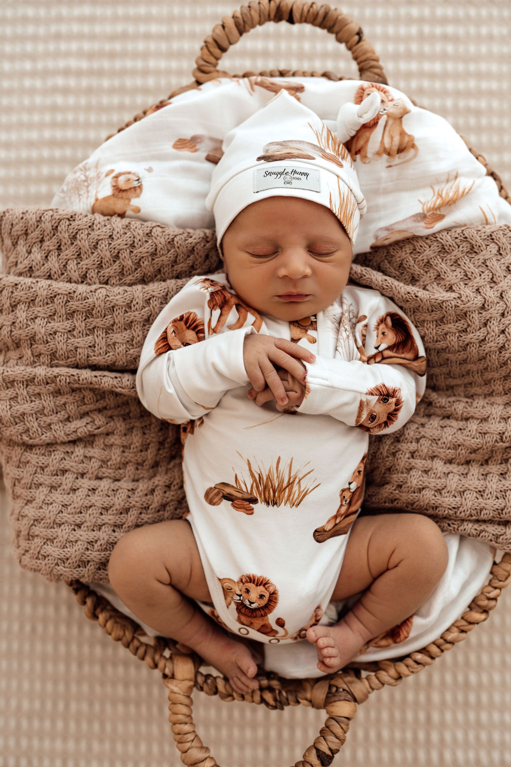 "Snuggle Hunny" - Long Sleeve Bodysuit - Lion
