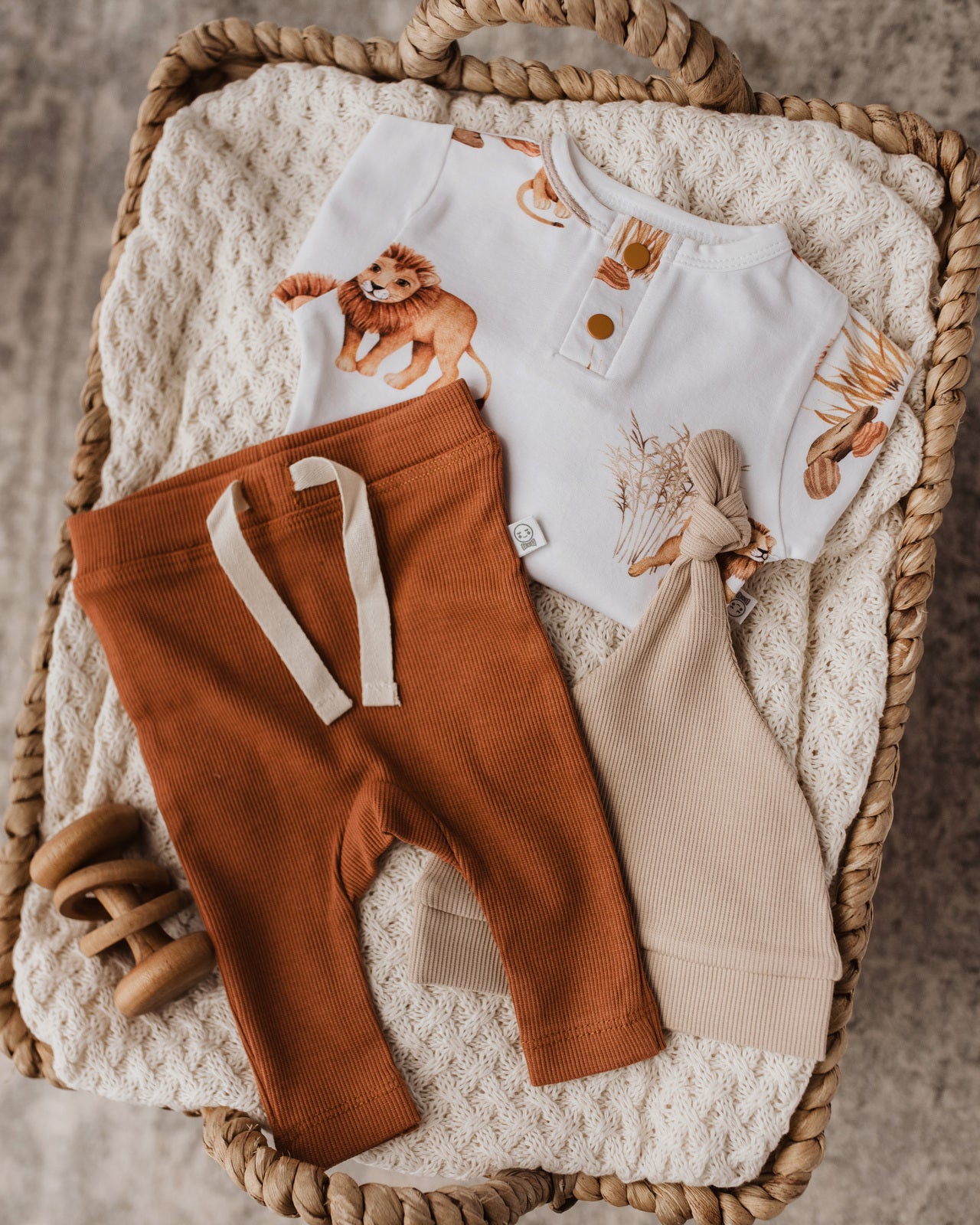 "Snuggle Hunny" - Long Sleeve Bodysuit - Lion