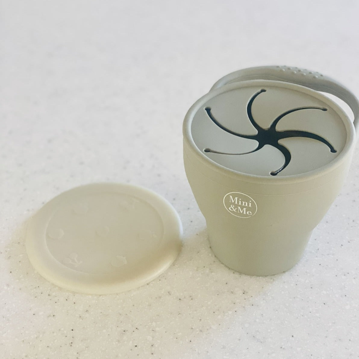 "Mini & Me" - Collapsible Snack Cup with Lid