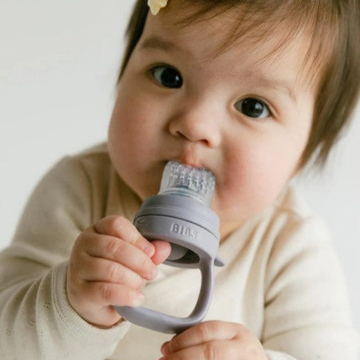 "BIBS" - Baby Feeder