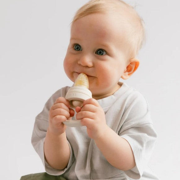 "BIBS" - Baby Feeder