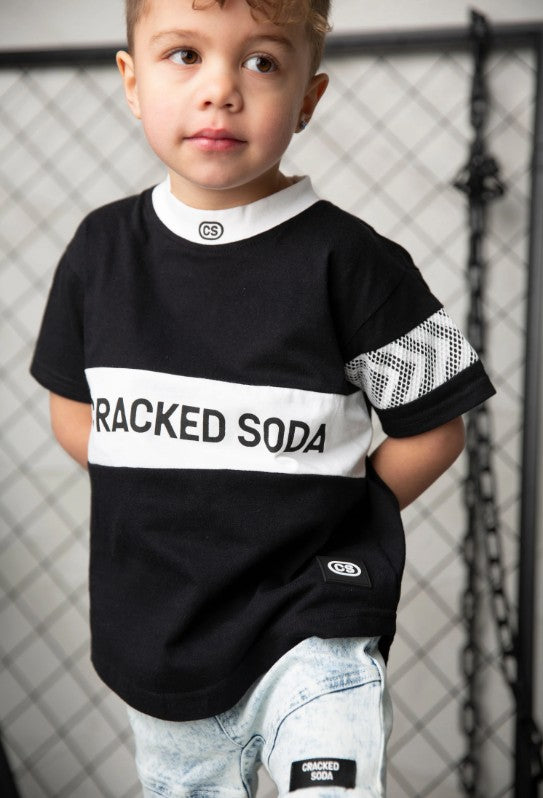 "Cracked Soda" - Luca Detailed Tee - Black