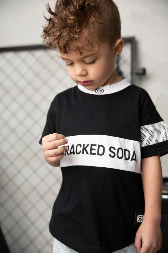 "Cracked Soda" - Luca Detailed Tee - Black