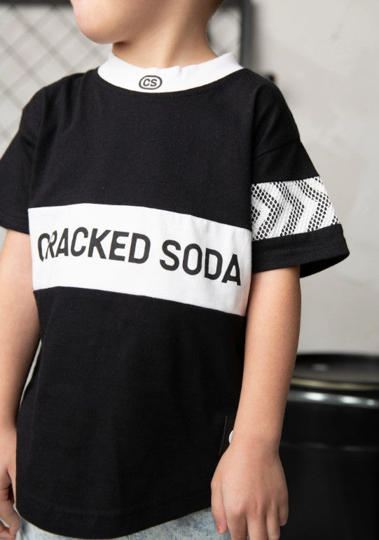 "Cracked Soda" - Luca Detailed Tee - Black